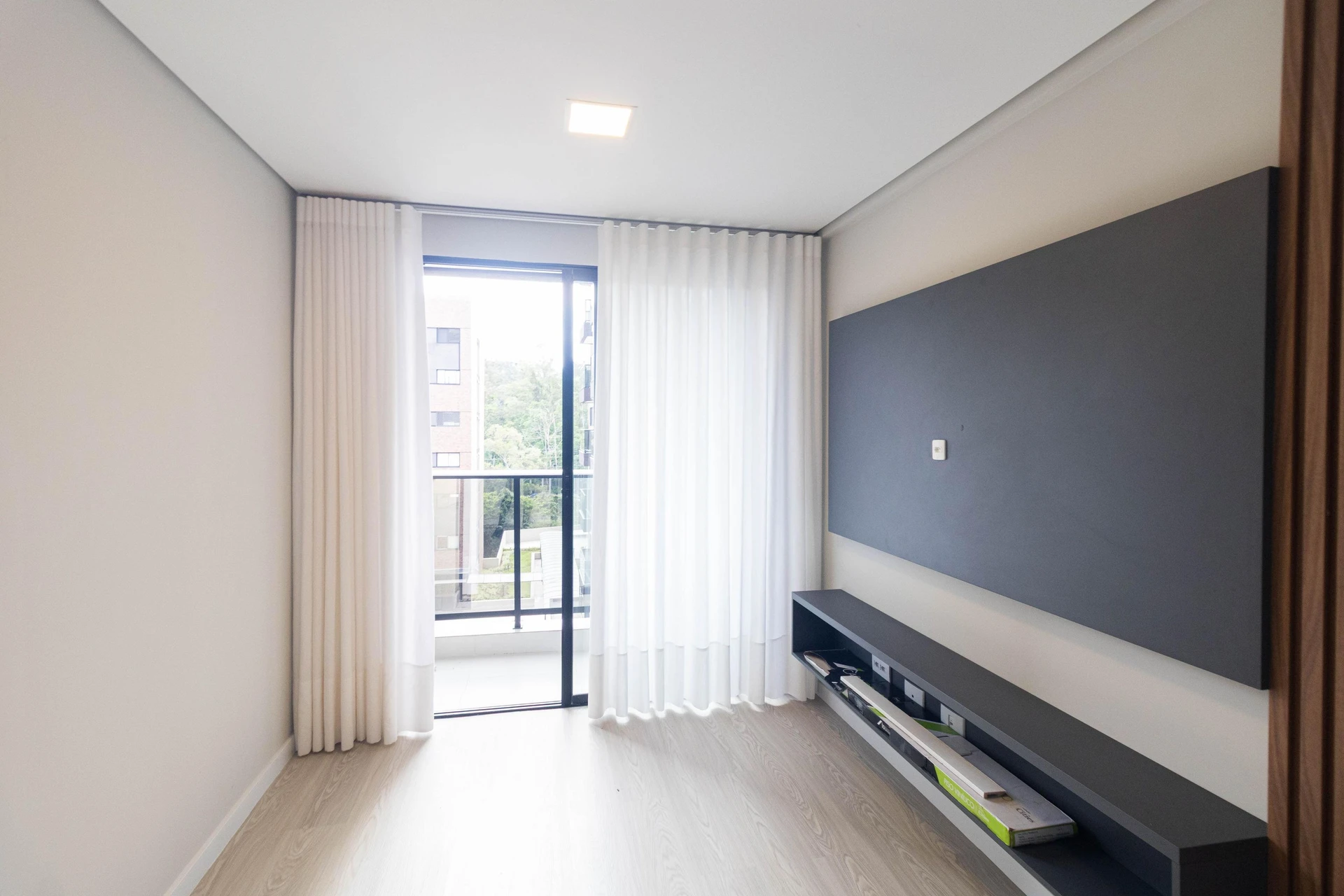 2-bedroom apartment with a washing machine in Curitiba — photo 18