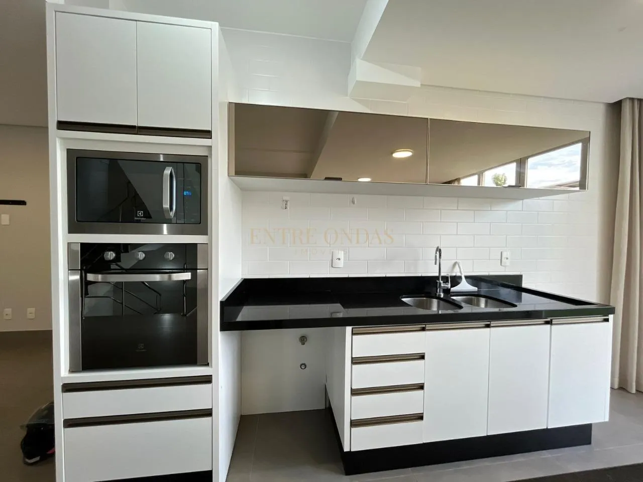 Water view in a 4-bedroom house, 263 m² — photo 29