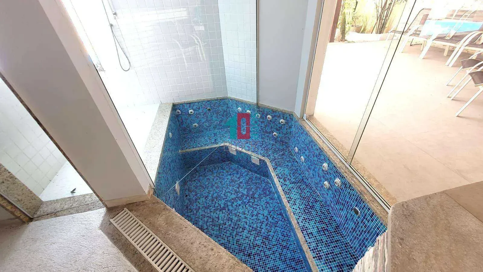 600 m² house with 4 bedrooms and 3 en-suite bathrooms — photo 37