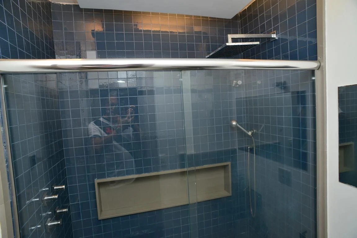 3-bedroom apartment in a building with a gym — photo 45