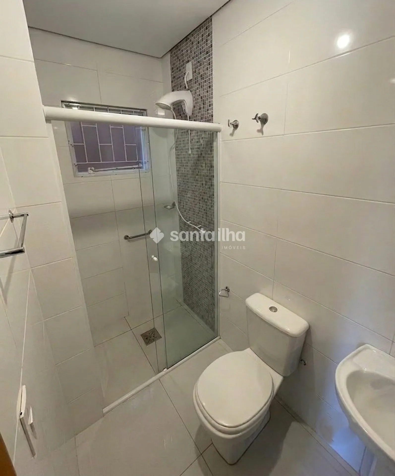 Furnished house with 4 bedrooms and a private balcony — photo 32