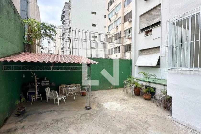 Деревянный пол или ламинат и 4 спальни: квартира 168 м² — photo 46