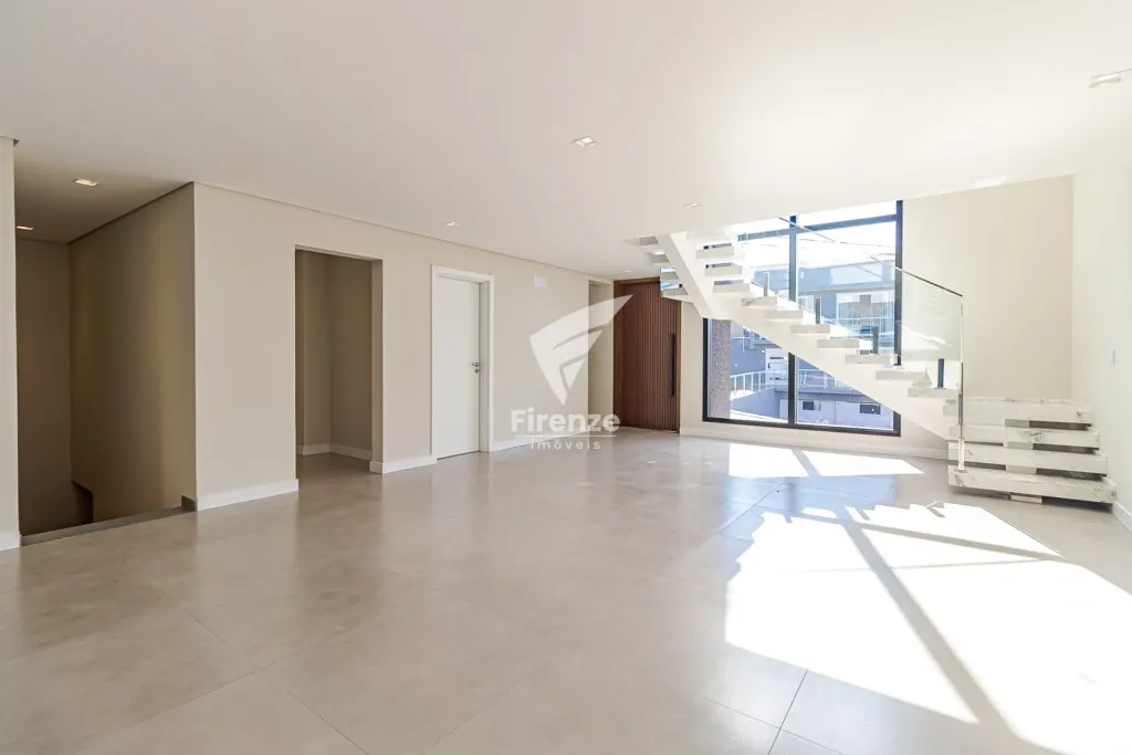 Furnished house with 4 bedrooms and 320 m² — photo 14