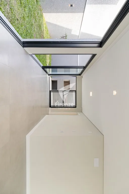 Furnished house with 4 bedrooms and 320 m² — photo 46