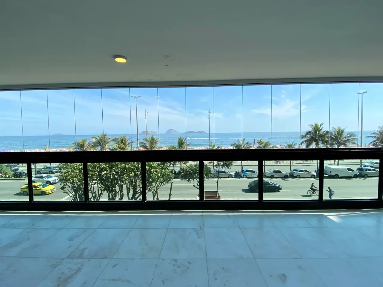 Apartamento con 3 habitaciones y balcón cerrado de vidrio — photo 2