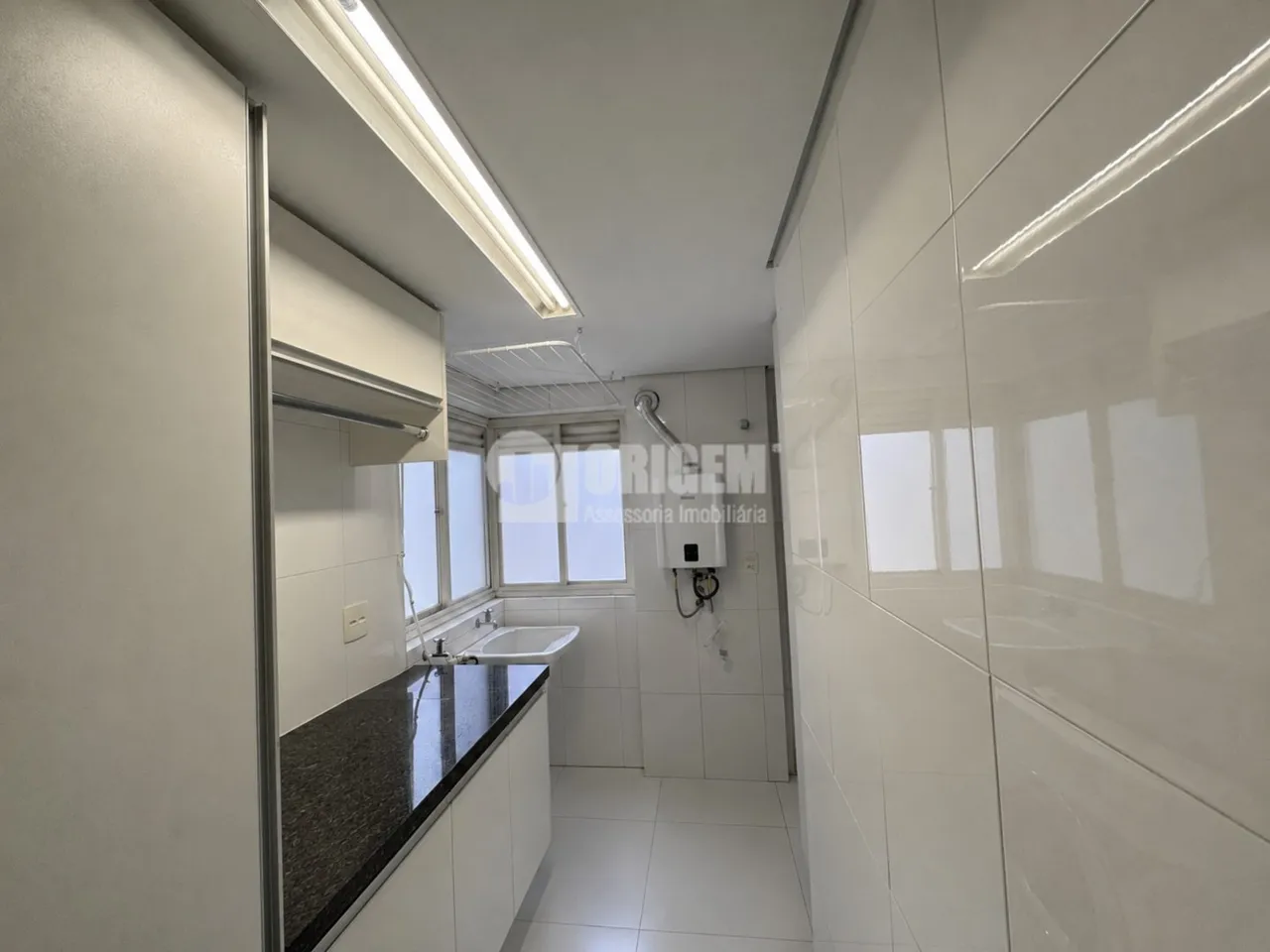Apartamento de 2 habitaciones con balcón acristalado — photo 10