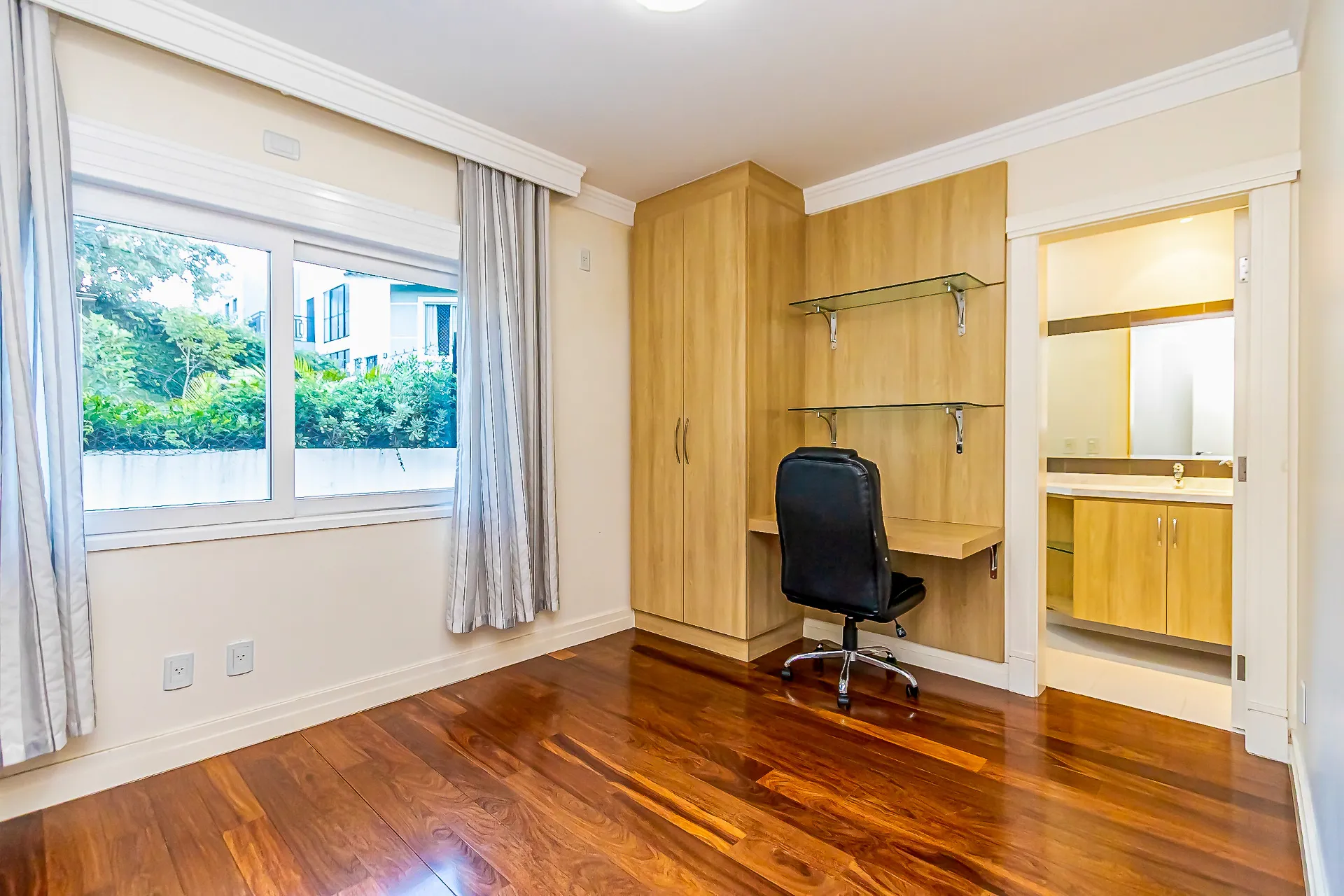 Furnished house with a separate kitchen and 4 bedrooms — photo 39