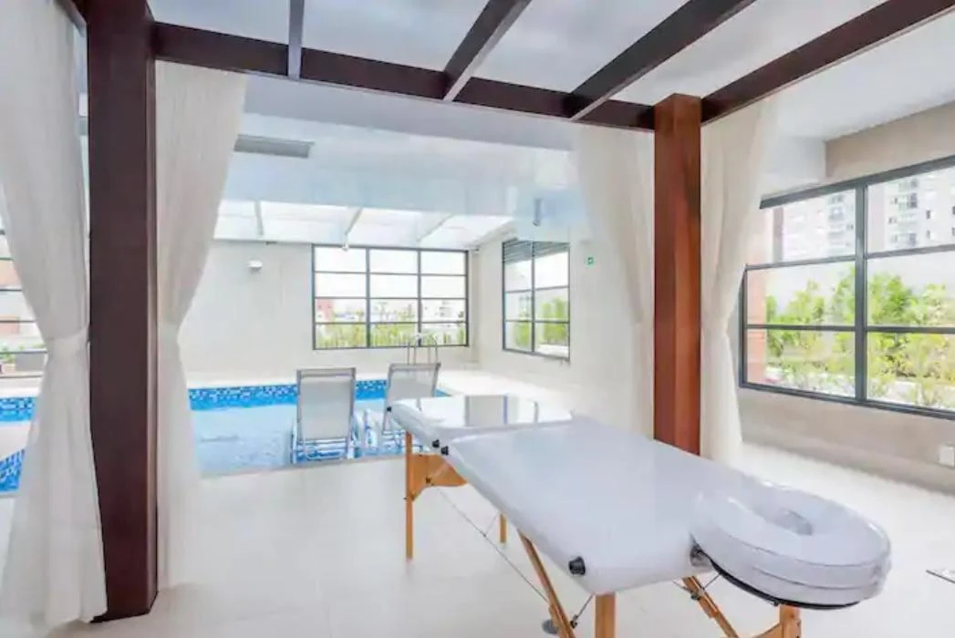 Floor-to-ceiling windows in a one-bedroom apartment, 35 m² — photo 40