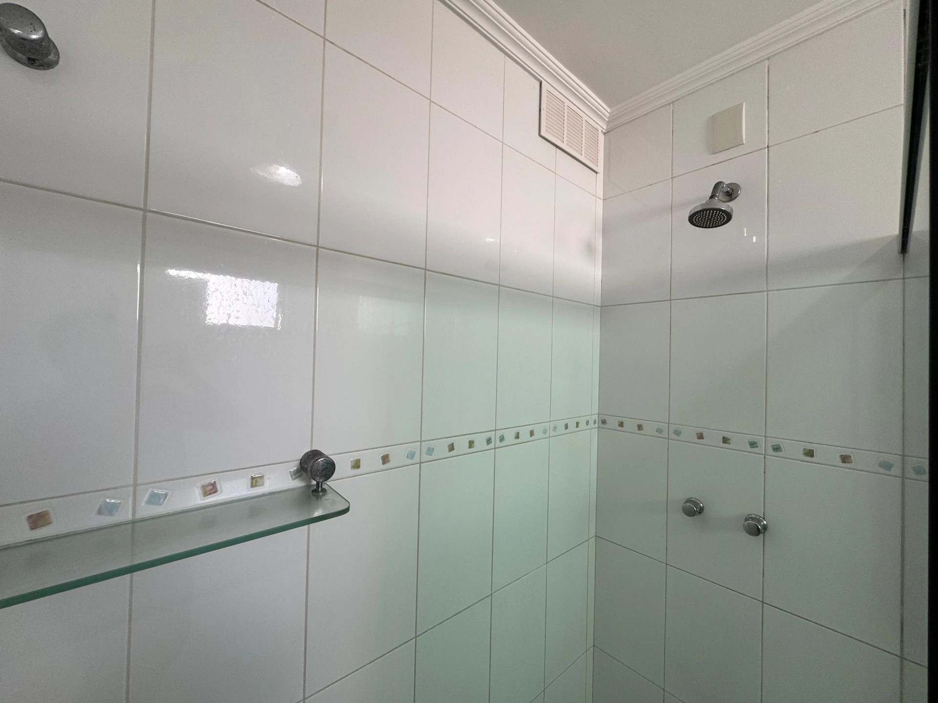 Unfurnished 3-bedroom apartment with a glassed balcony — photo 44