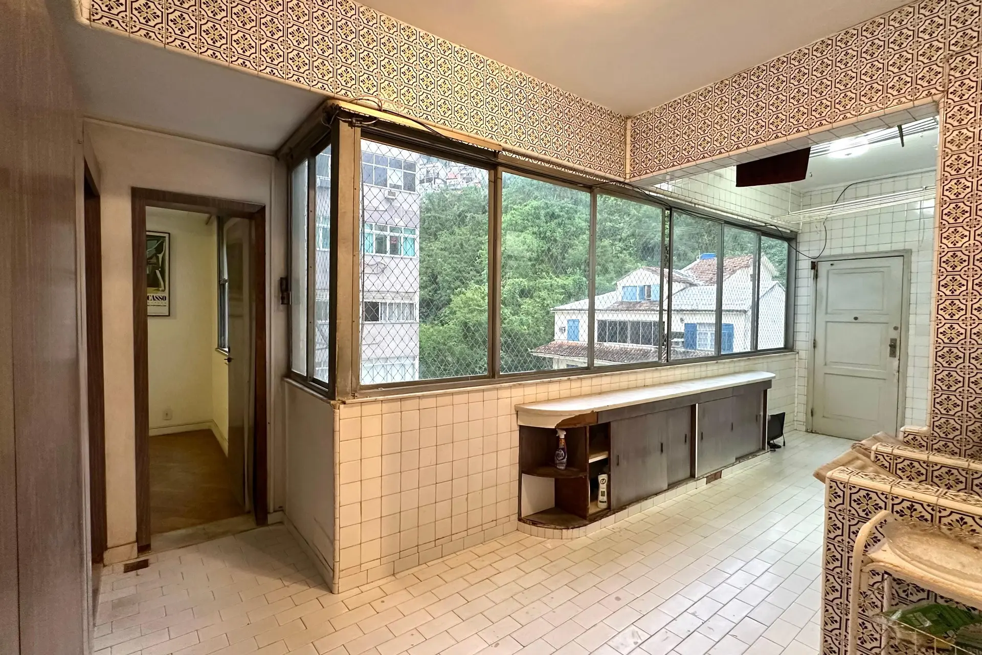 Bathtub in a 4-bedroom apartment, 290 m² — photo 8