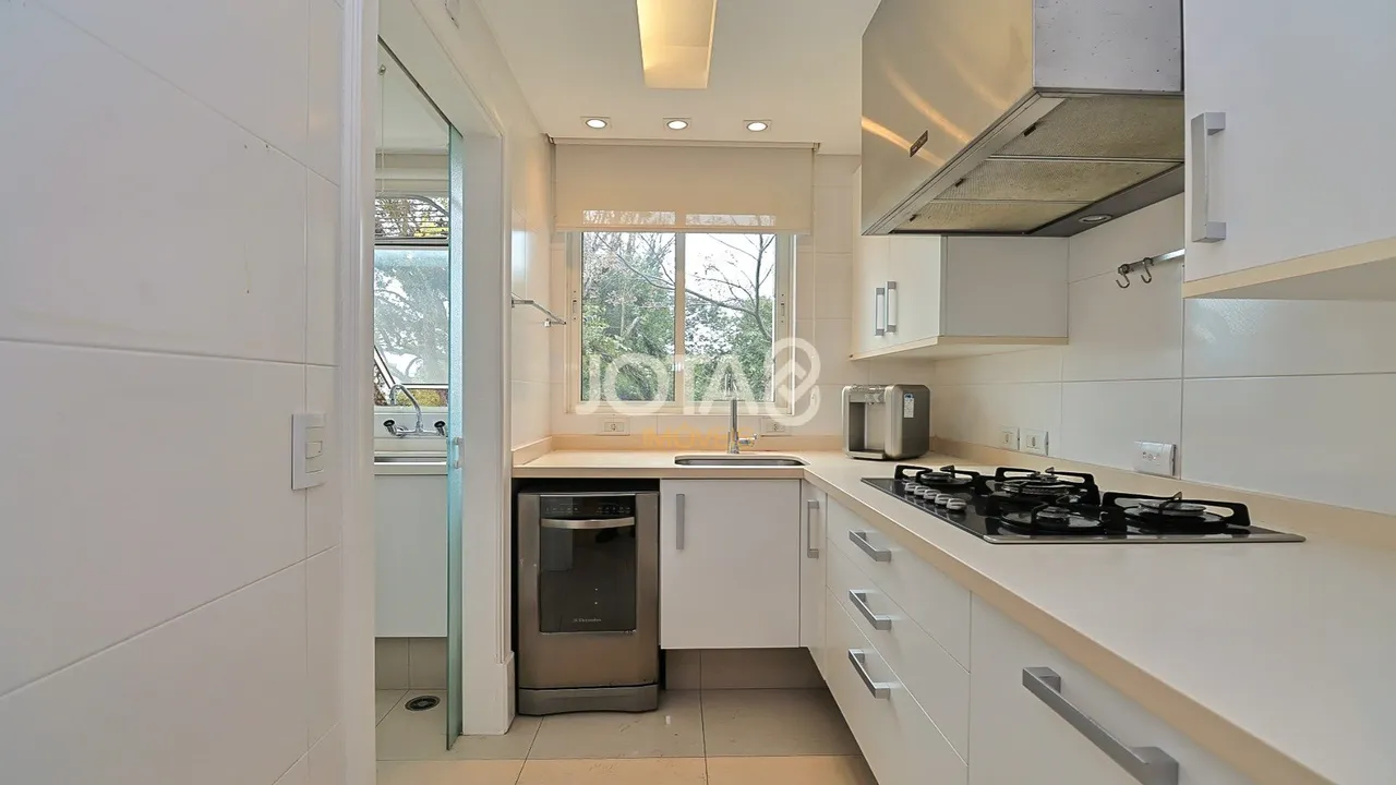 Apartamento con balcón y barbacoa privada — photo 10