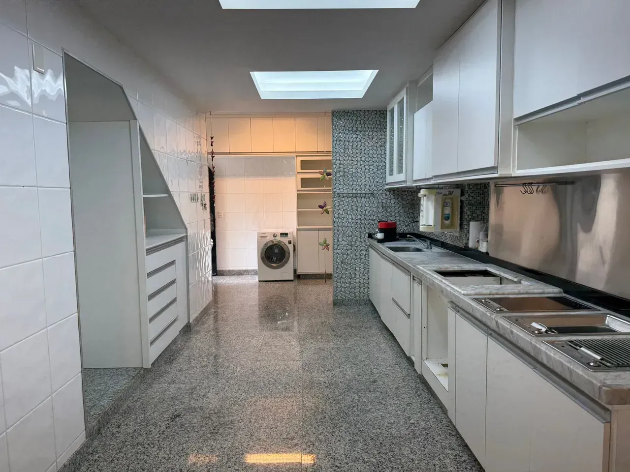Будинок з 4 спальнями і 4 ванними з вікнами від підлоги до стелі — photo 25