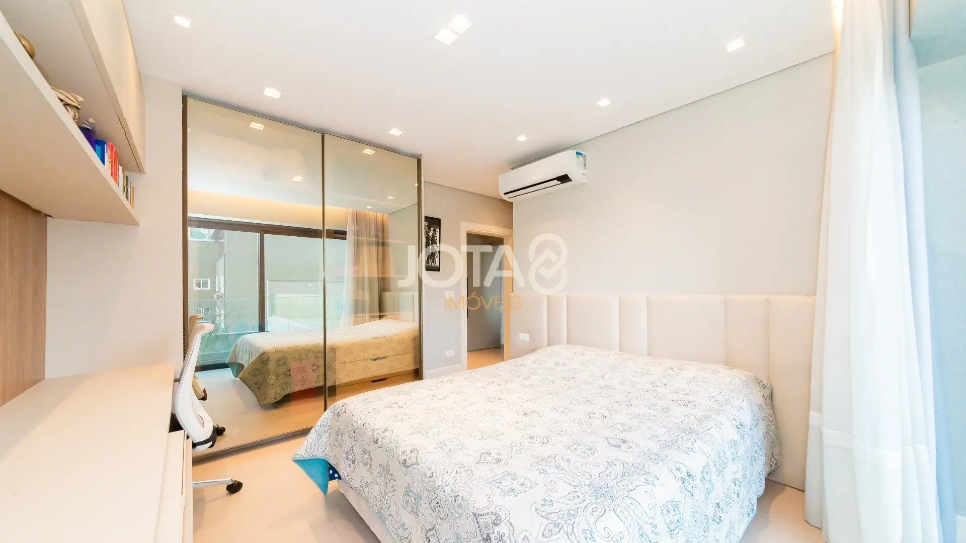Unfurnished apartment with 3 en-suite bedrooms and balcony — photo 22