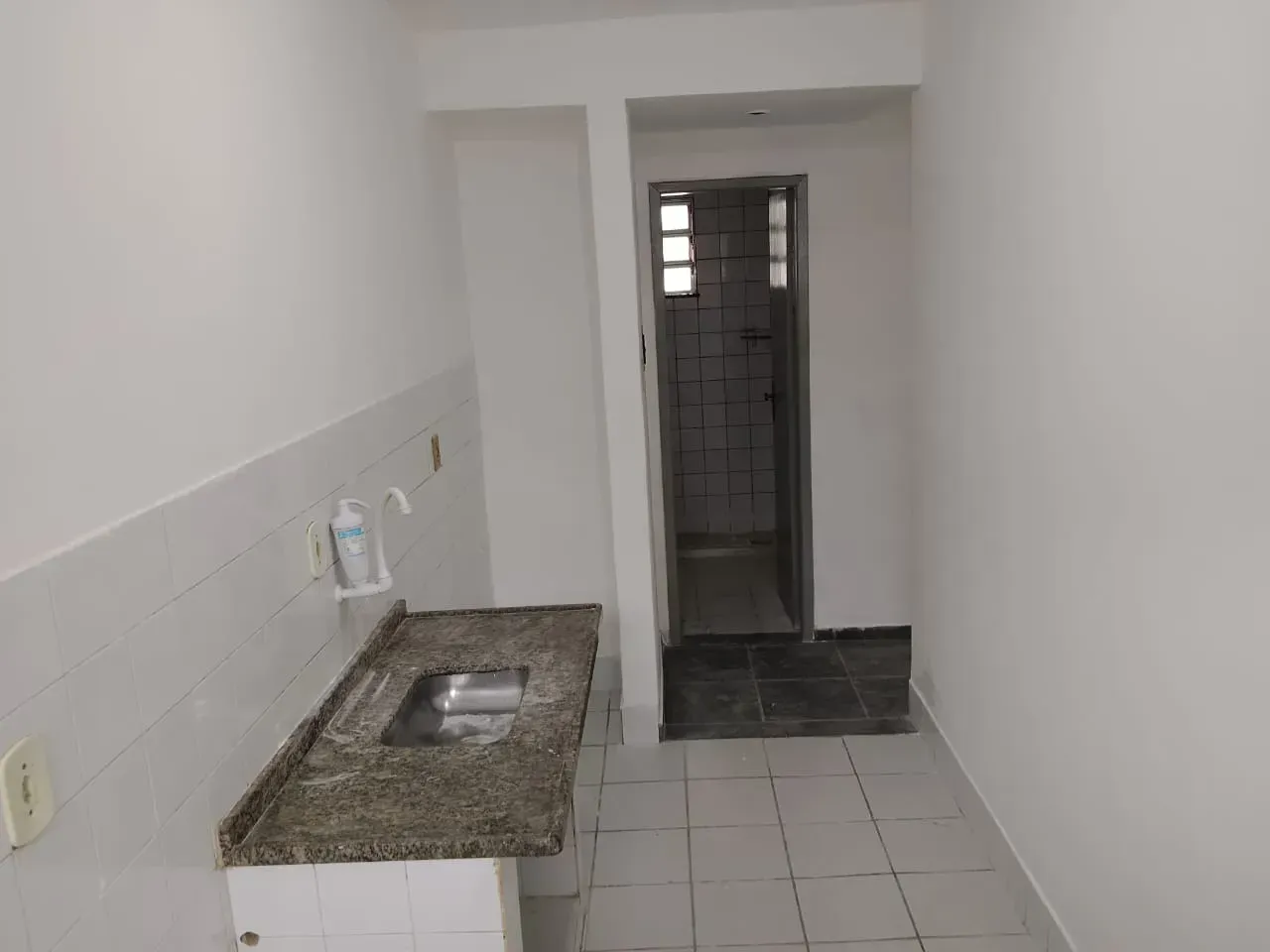 1-bedroom 1-bath apartment with no parking — photo 7