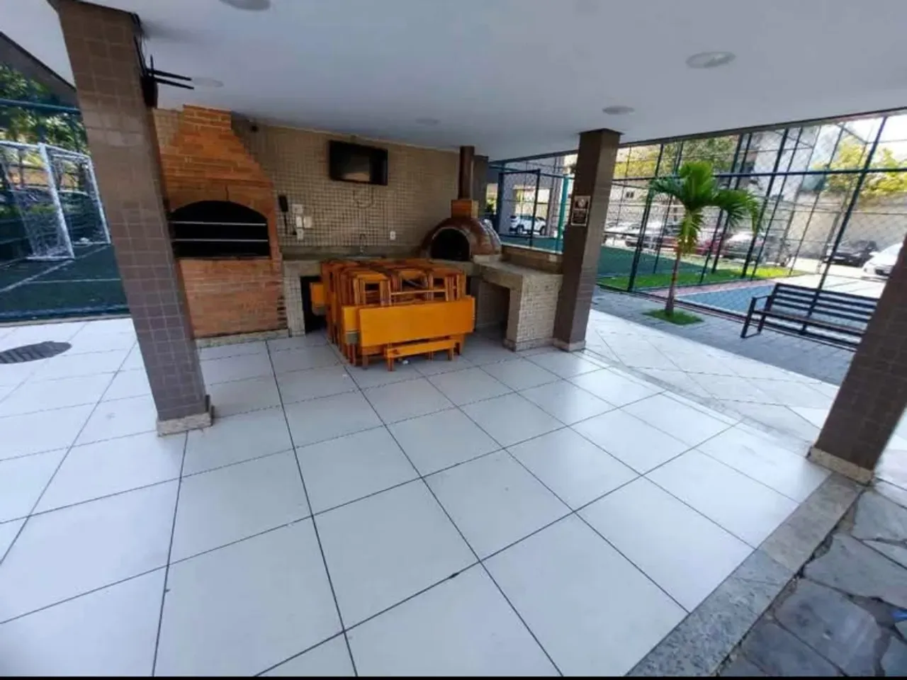 Furnished 2-bedroom apartment with en-suite and parking — photo 46
