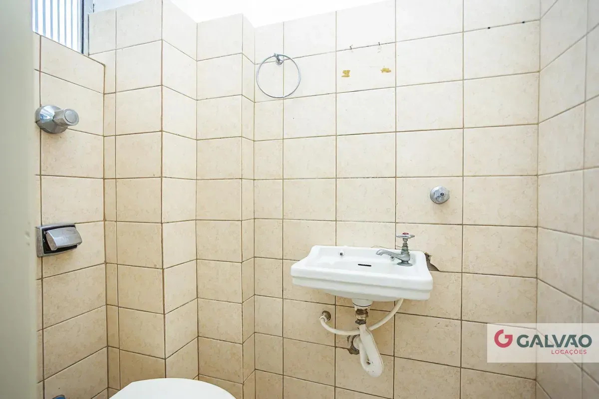 Unfurnished 3-bedroom apartment with 1 bathroom and no parking — photo 24