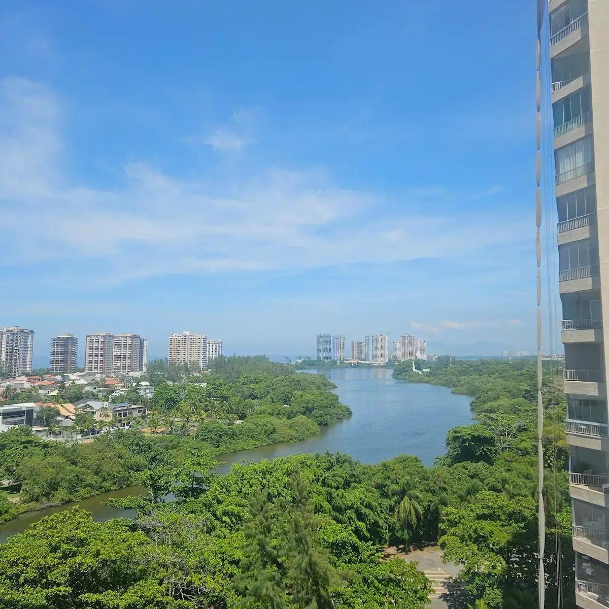 3-bedroom apartment with 2 en-suite bathrooms and enclosed balcony — photo 6