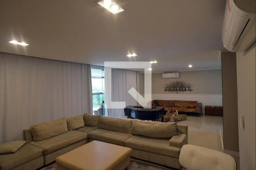 Glass-enclosed balcony in a 4-bedroom apartment, 233 m² — photo 11