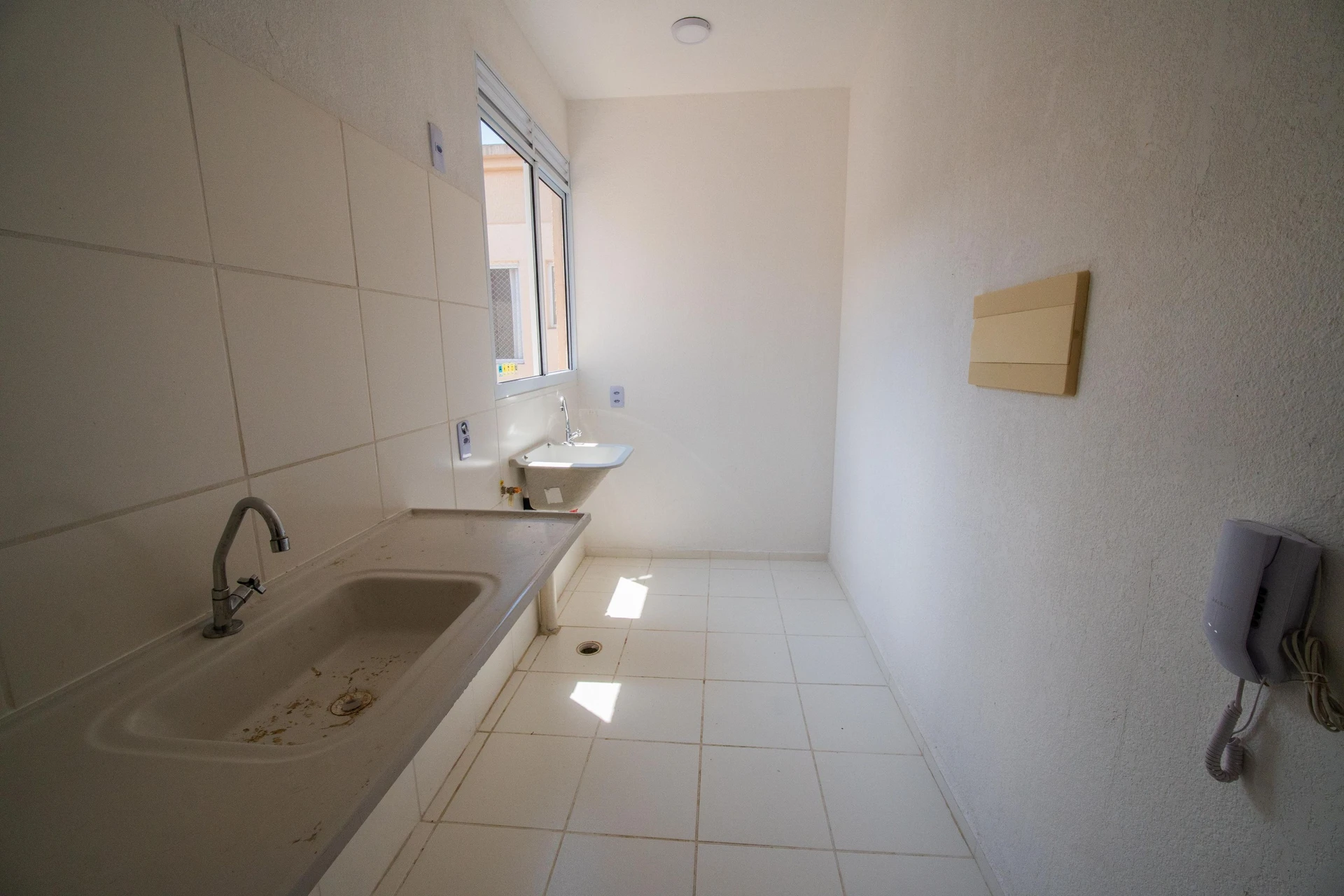 2-bedroom apartment with wood or laminate floors in Curitiba — photo 14