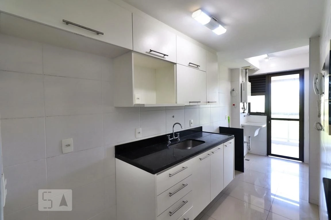 Balcony with a grill in a 3-bedroom apartment, 80 m² — photo 7