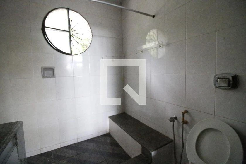 Casa de 500 m² com banheira e janelas do piso ao teto — photo 5