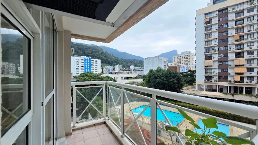 3-bedroom apartment with a mountain view in Rio de Janeiro — photo 7
