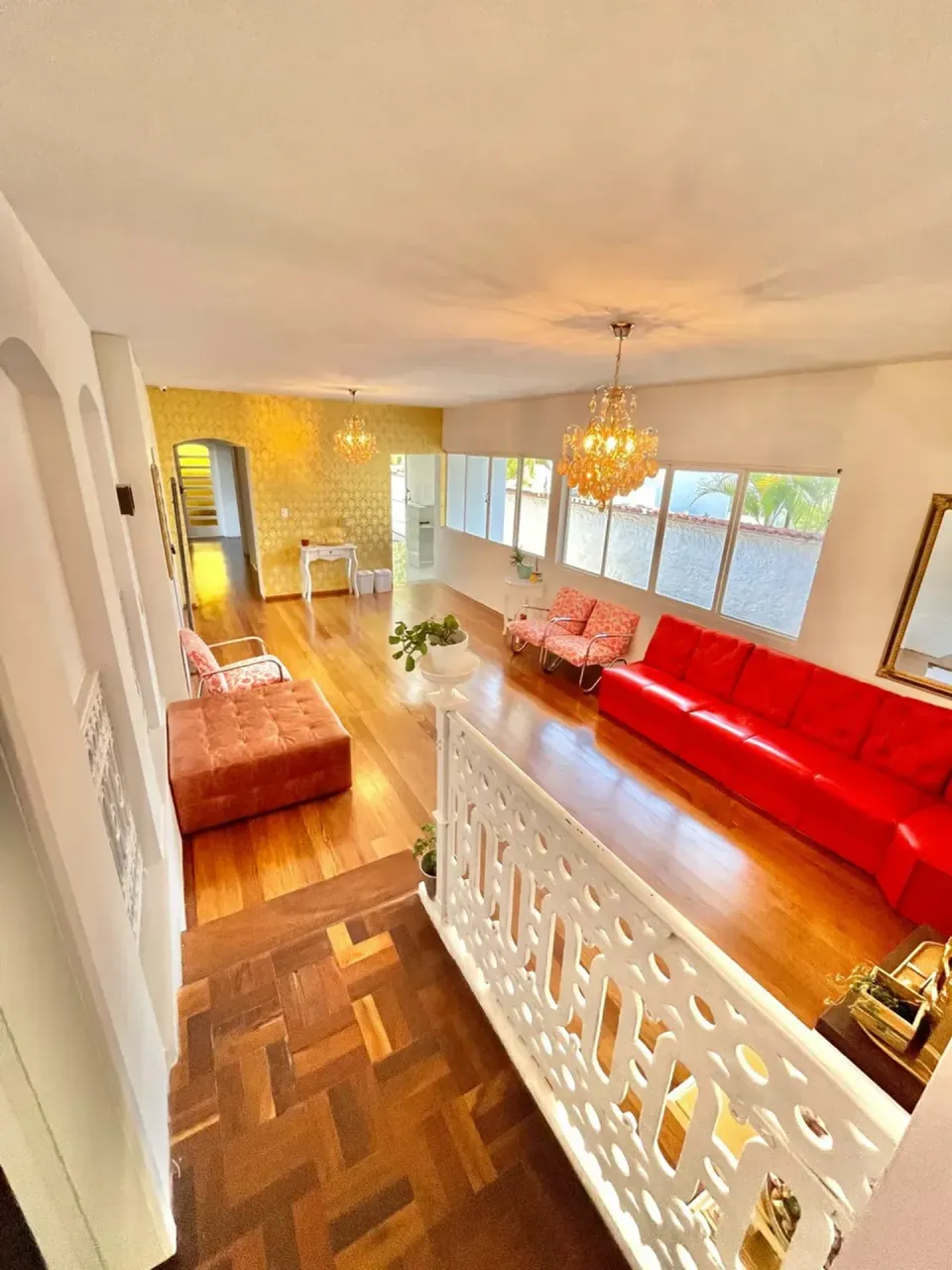 Glass-enclosed balcony in a 5-bedroom house, 357 m²