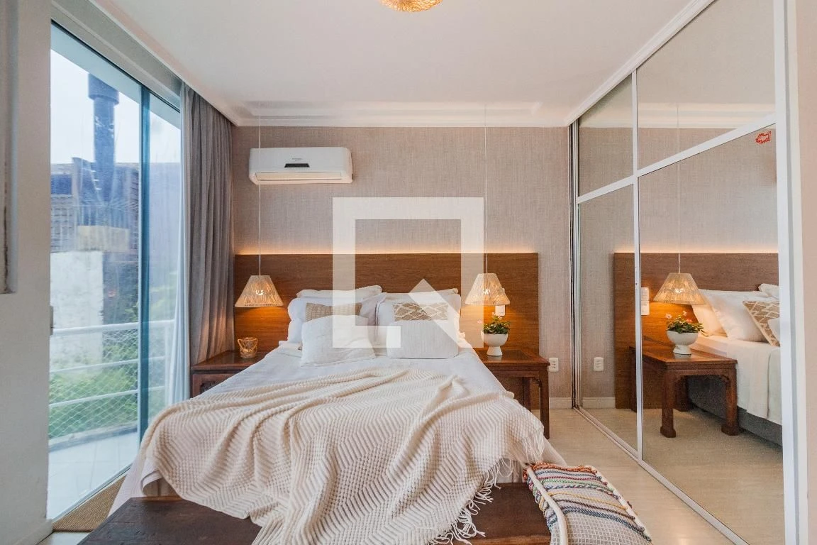 Furnished studio in a building with a pool