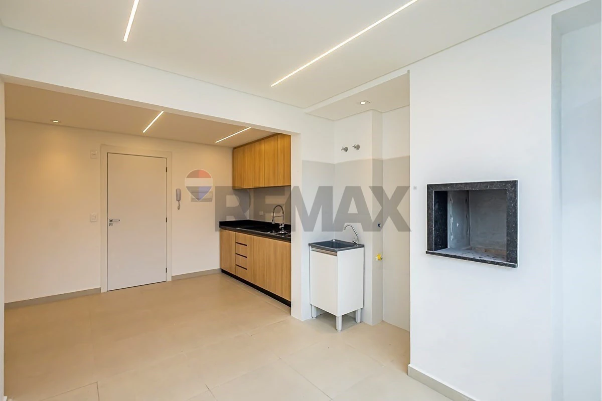 2-bedroom apartment with floor-to-ceiling windows — photo 12