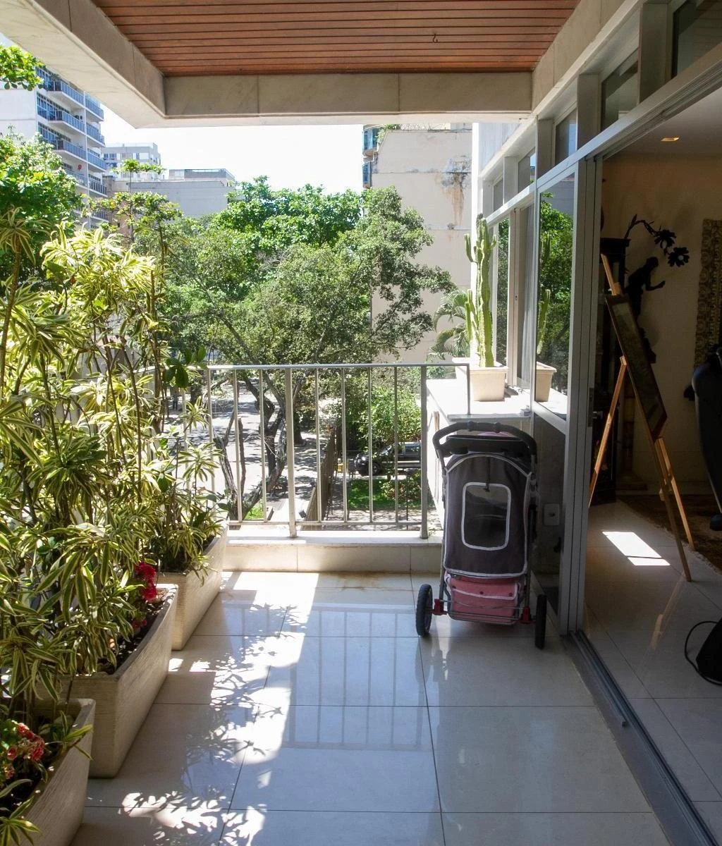 Furnished apartment with 3 bedrooms and 148 m² — photo 19