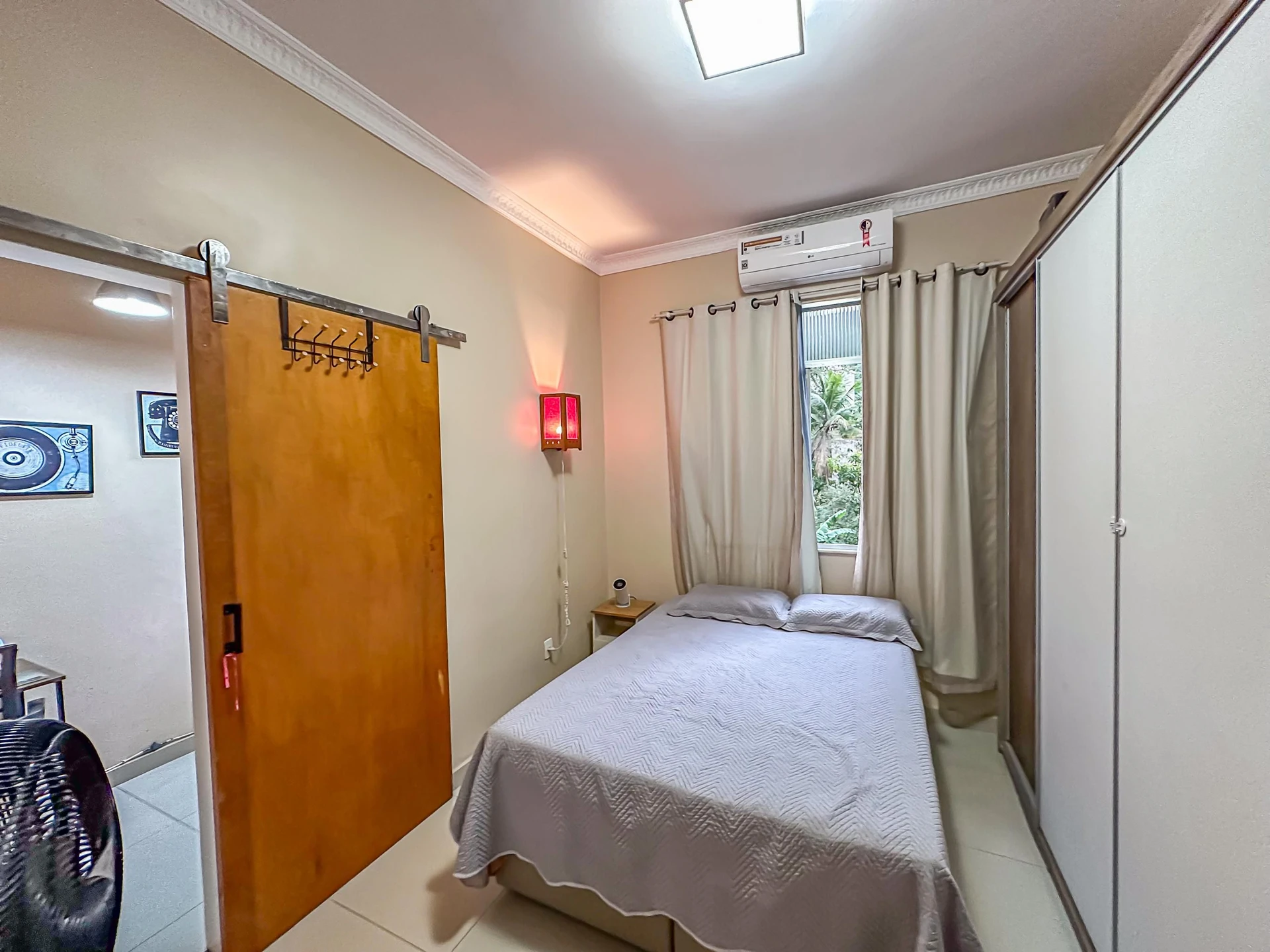 Furnished 1-bedroom apartment with a closed kitchen — photo 5