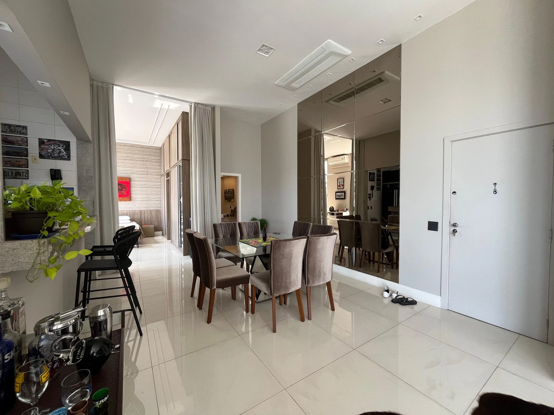 One-bedroom apartment with floor-to-ceiling windows — photo 14