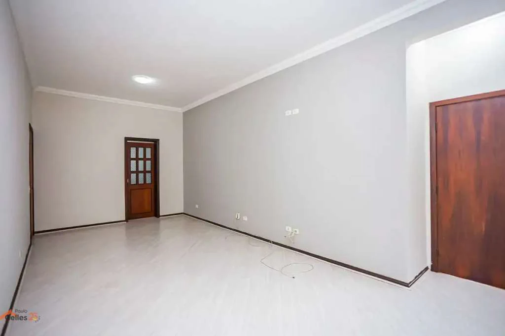 Ground-floor 70 m² apartment with a closed kitchen
