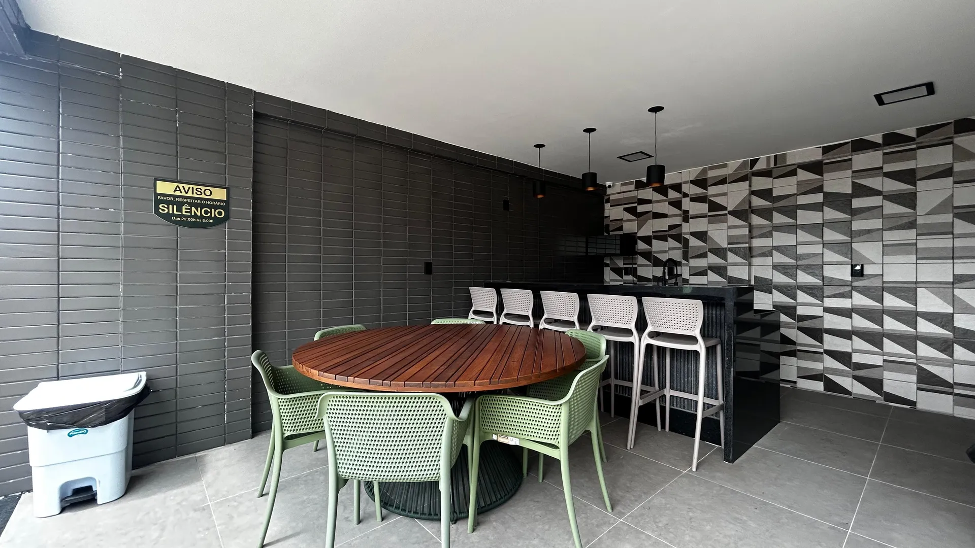 Furnished 2-bedroom apartment with a balcony — photo 10