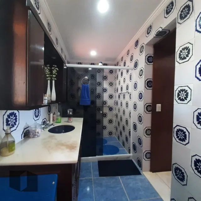House with 4 bedrooms and 5 bathrooms, 5 parking spots — photo 18