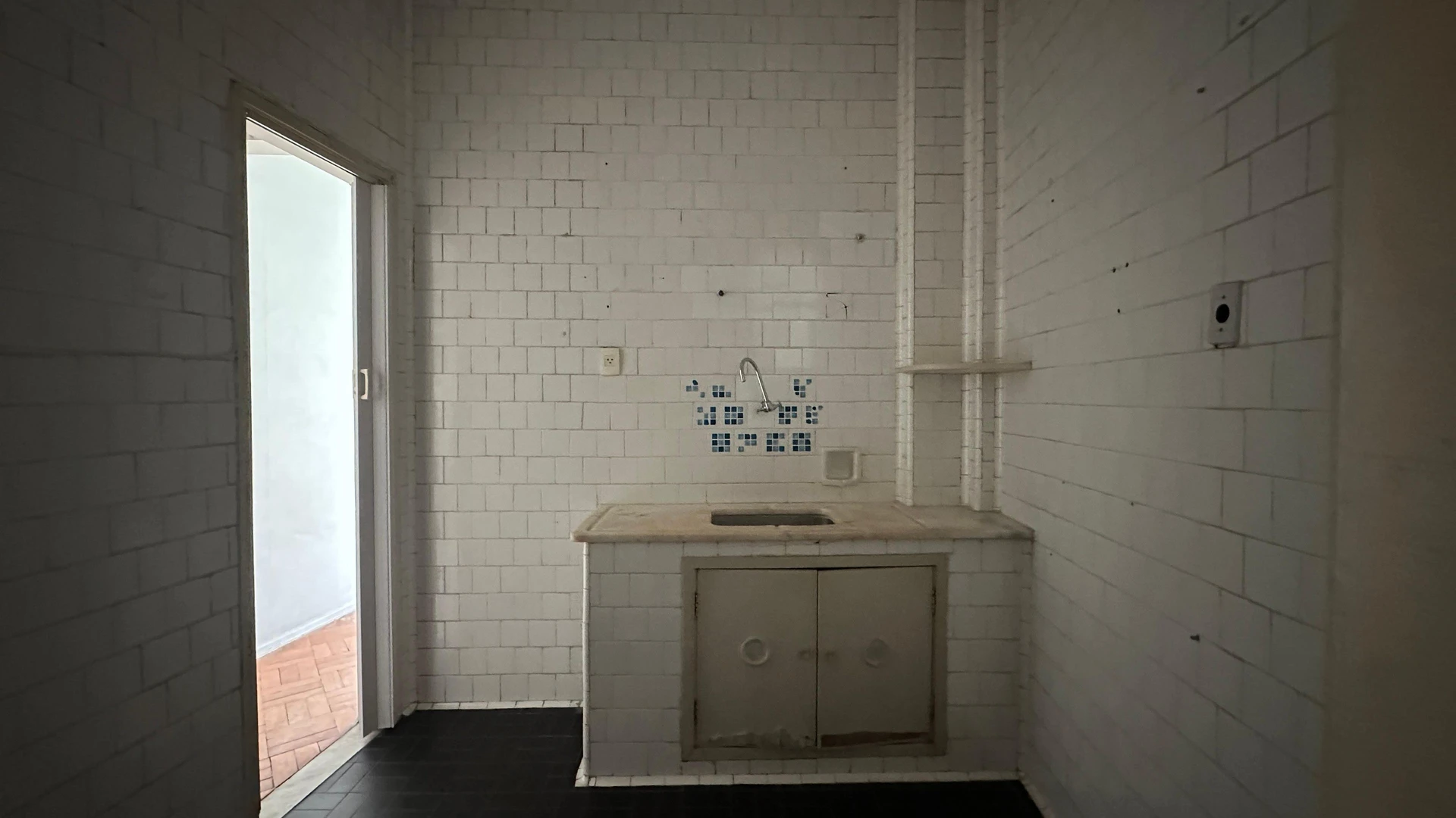 1-bedroom apartment with a separate kitchen and no parking — photo 2