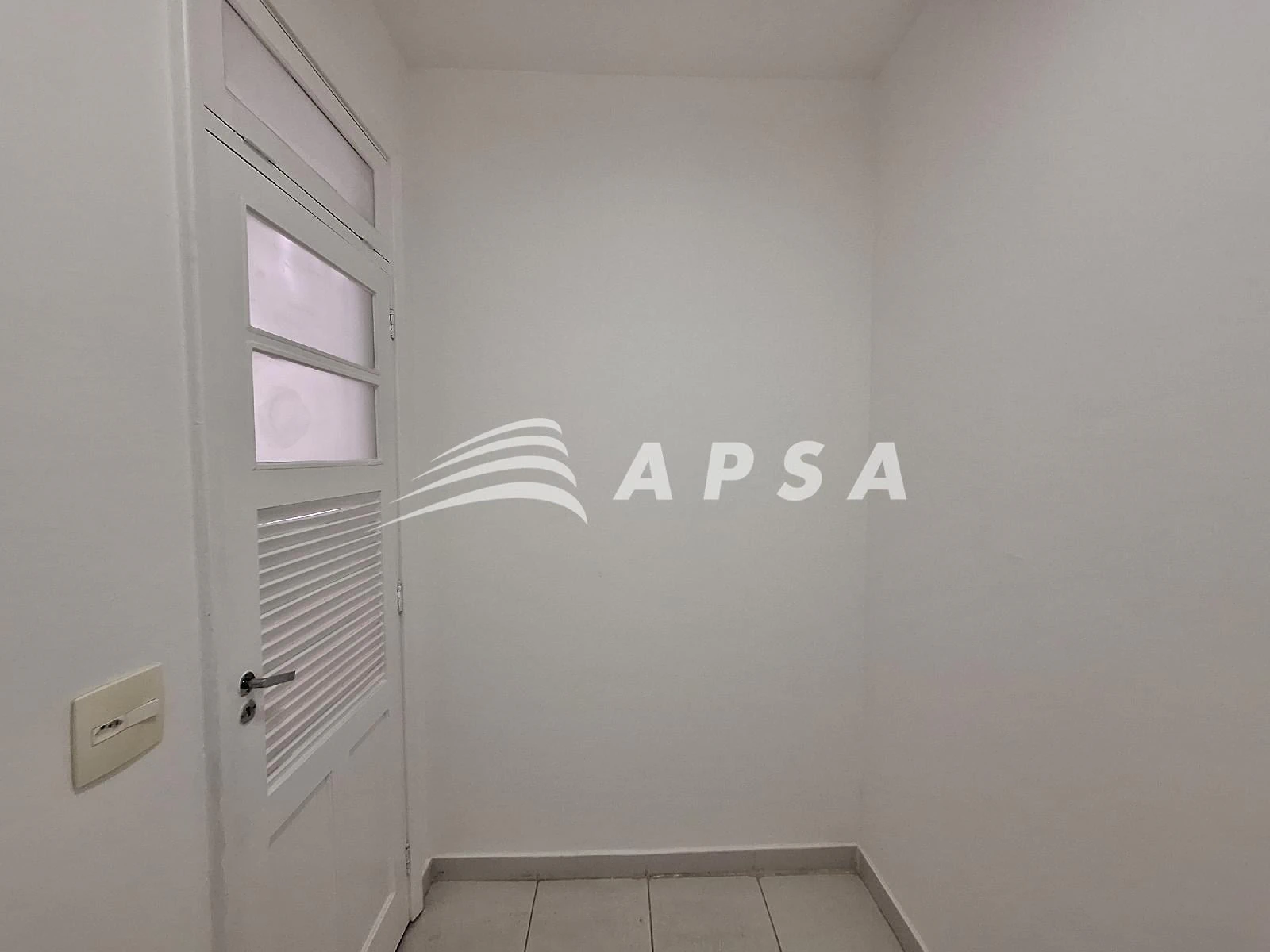 2-bedroom apartment with a mountain view — photo 14