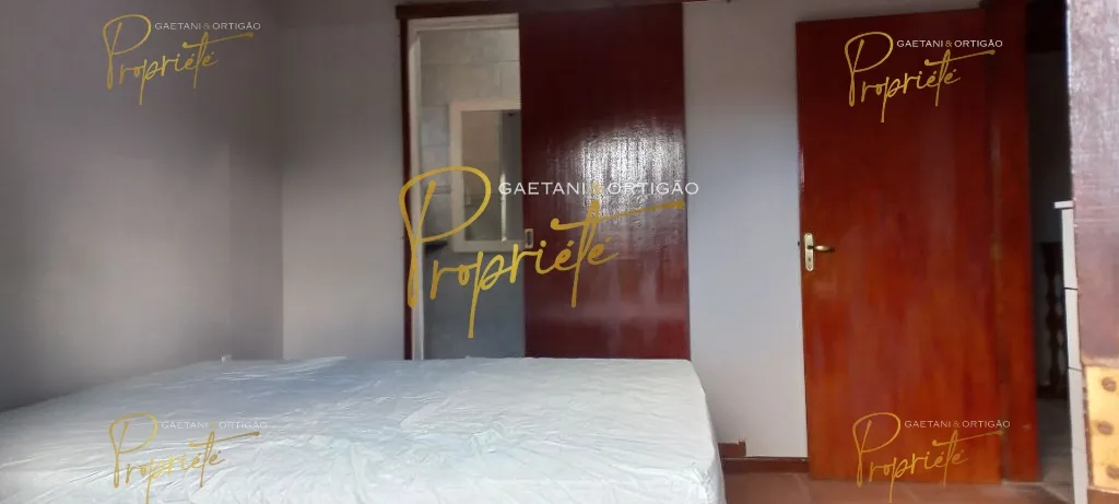 Casa sin muebles con 6 dormitorios y piscina común — photo 6