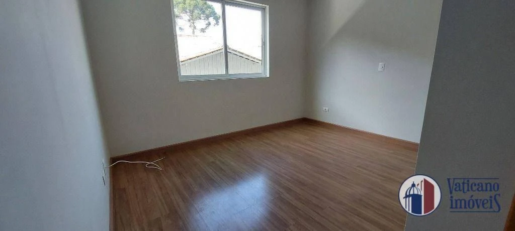 Wood or laminate floors in a 2-bedroom apartment, 55 m² — photo 9