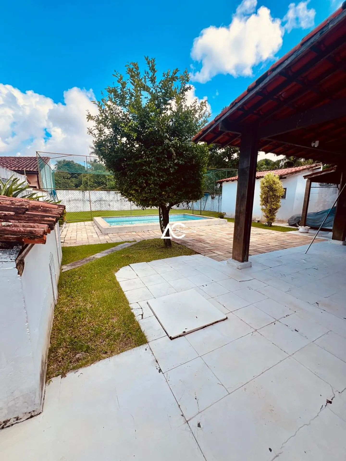 House with 5 bedrooms and 5 bathrooms plus a pool — photo 33