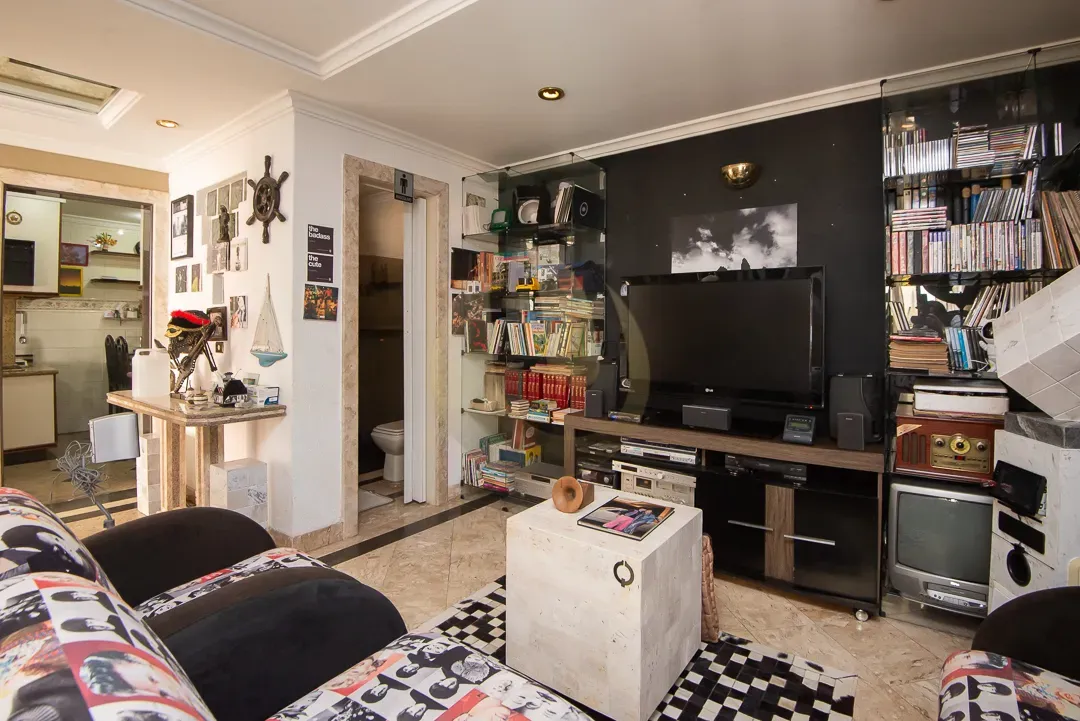 Furnished 860 m² house with 5 bedrooms and 10 bathrooms — photo 79