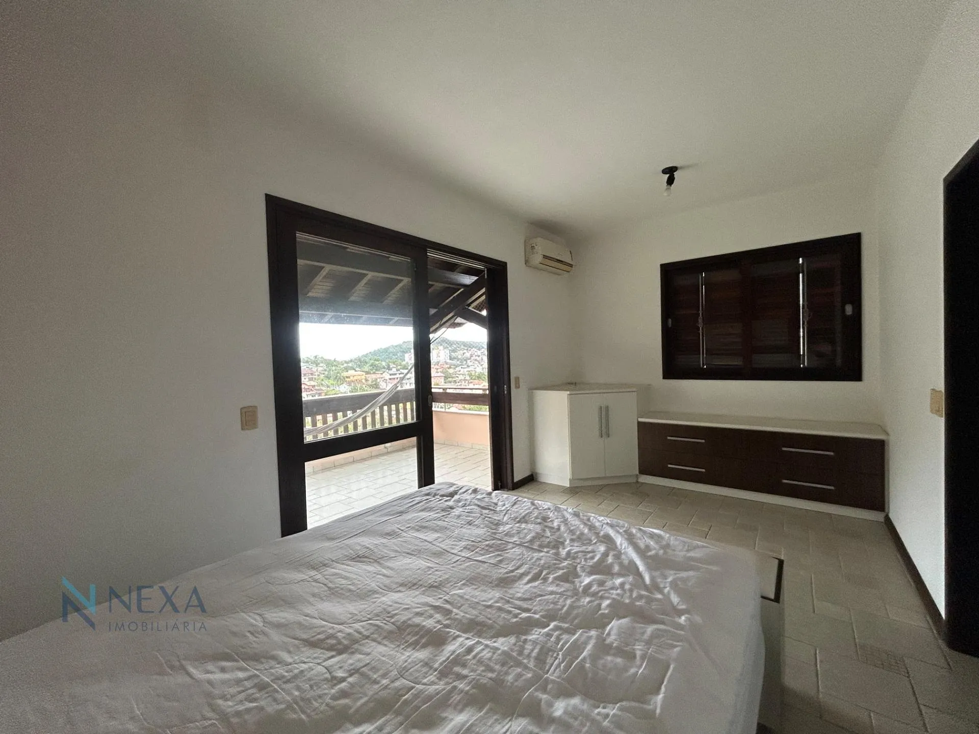House with 5 bedrooms and 499 m², 2 en-suites — photo 7