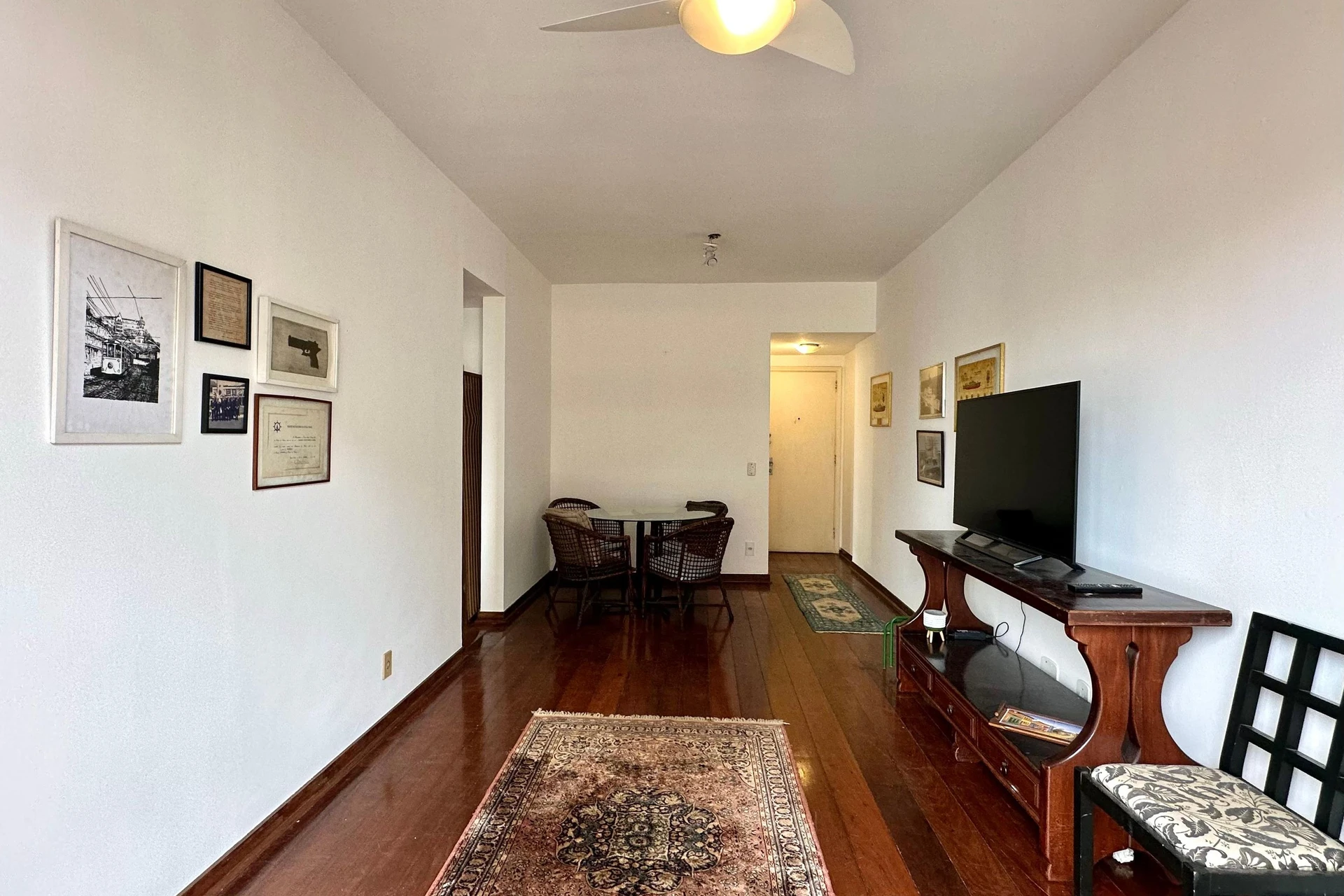 One-bedroom apartment with a mountain view in Rio de Janeiro — photo 9
