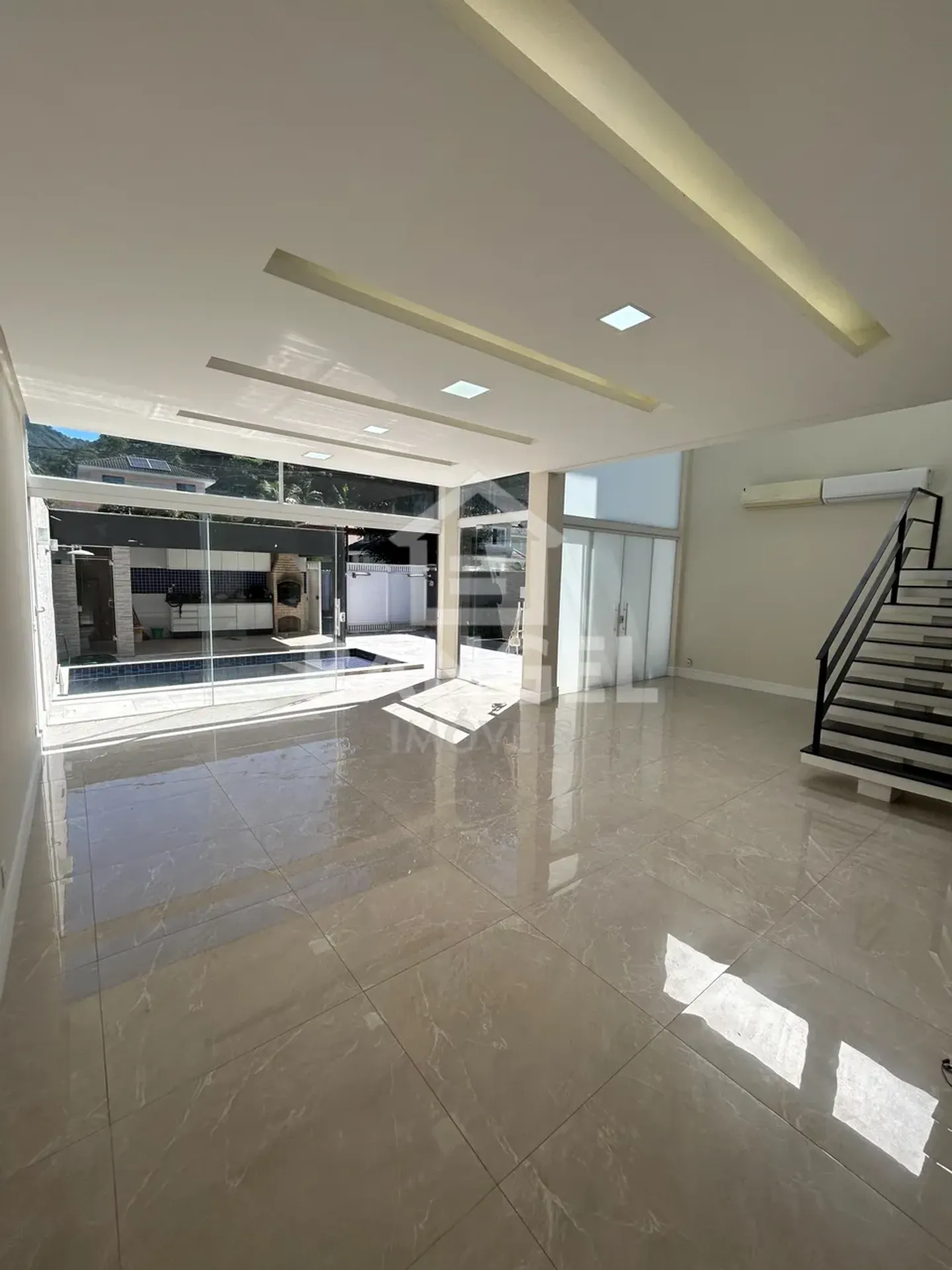 House, 350 m², with a grill on the balcony — photo 5