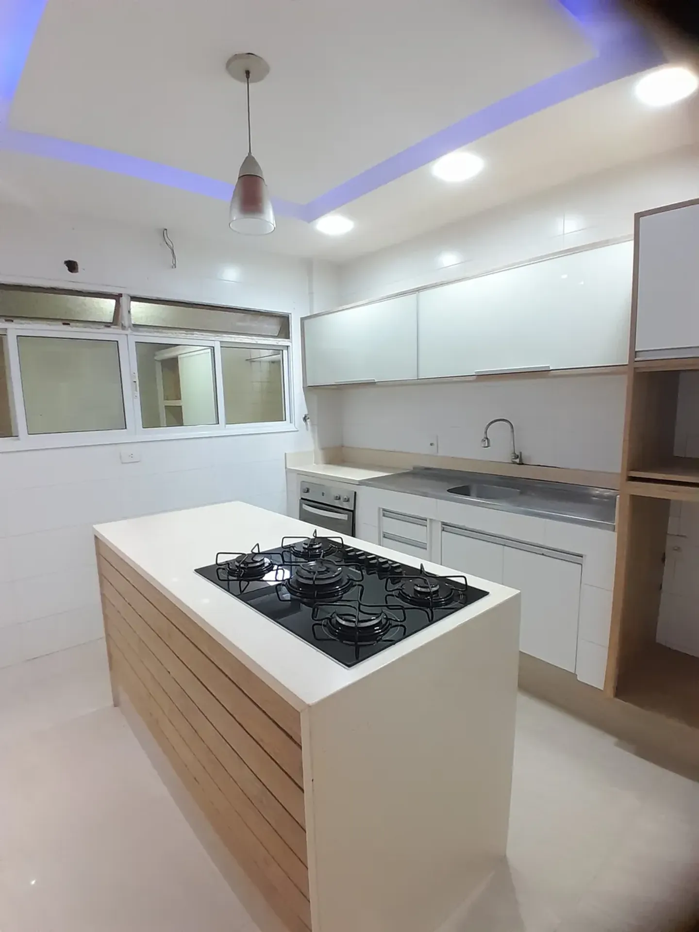 House with 4 en-suite bedrooms and 3 parking spots — photo 2