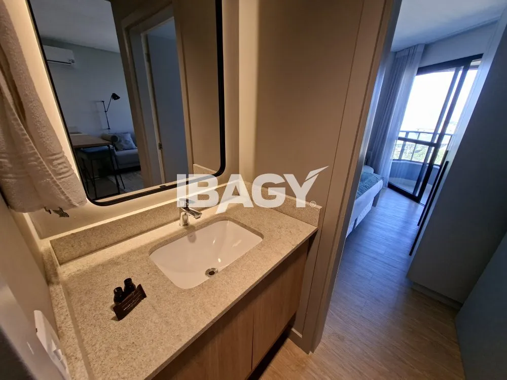 Studio with a glassed-in balcony and open-plan kitchen — photo 258