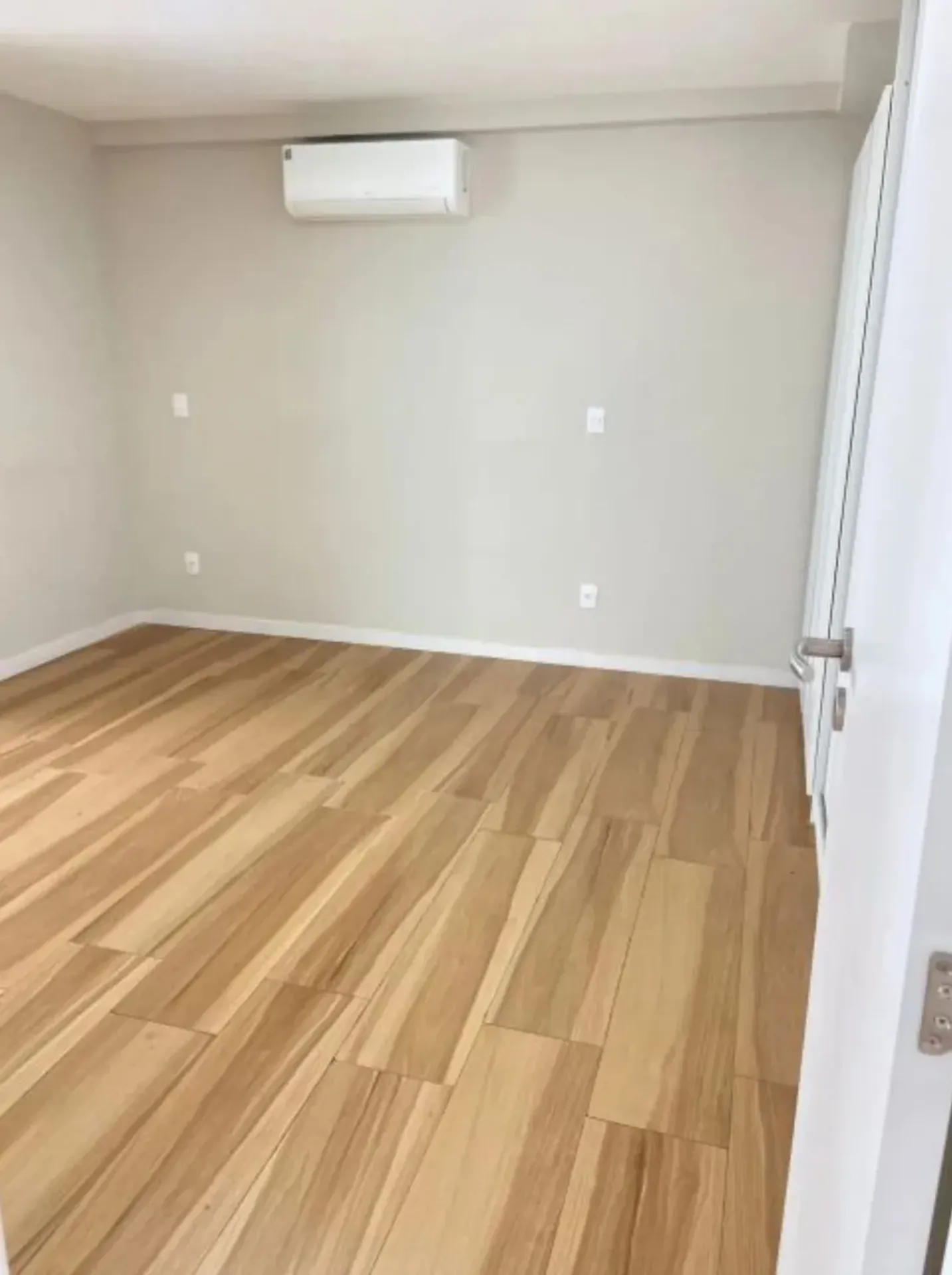 Duplex com 4 quartos, cozinha aberta a gás e 340 m² — photo 29