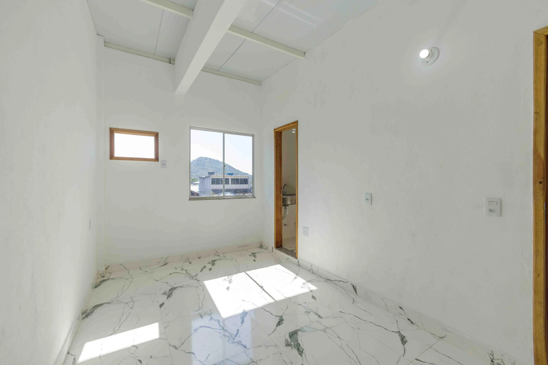 Monoambiente, 40 m², con ventanales de piso a techo — photo 15