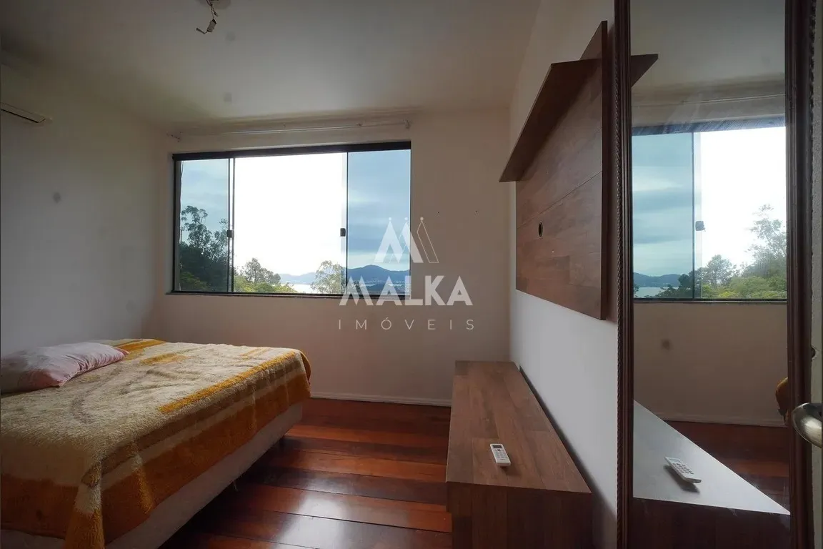 4-bedroom house with a water view in Florianópolis — photo 42