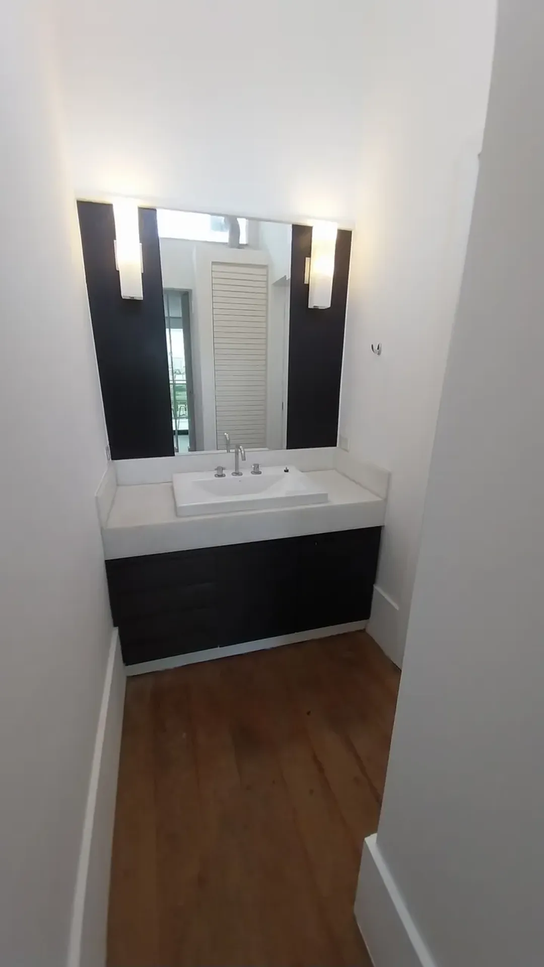 Furnished 1-bedroom apartment with 2 bathrooms — photo 30